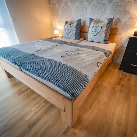 Grosse Ferienwohnung, Klima In Den Schlafzimmern, 3 Zimmer, Balkon & Grosse Kueche - In Seenaehe, Schnell In Der Stadt * לייפציג