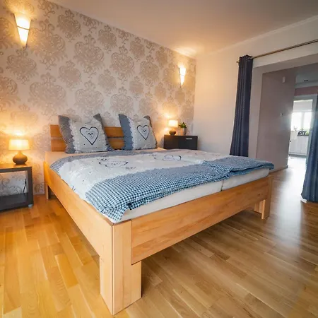 Grosse Ferienwohnung, Klima In Den Schlafzimmern, 3 Zimmer, Balkon & Grosse Kueche - In Seenaehe, Schnell In Der Stadt * לייפציג