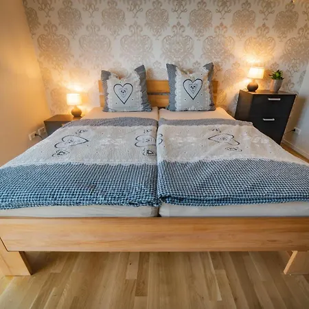 דירה Grosse Ferienwohnung, Klima In Den Schlafzimmern, 3 Zimmer, Balkon & Grosse Kueche - In Seenaehe, Schnell In Der Stadt לייפציג