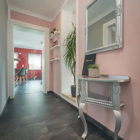 Grosse Ferienwohnung, Klima In Den Schlafzimmern, 3 Zimmer, Balkon & Grosse Kueche - In Seenaehe, Schnell In Der Stadt *