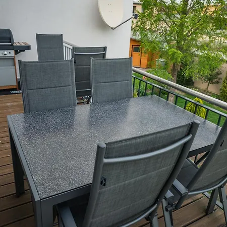 Grosse Ferienwohnung, Klima In Den Schlafzimmern, 3 Zimmer, Balkon & Grosse Kueche - In Seenaehe, Schnell In Der Stadt 아파트