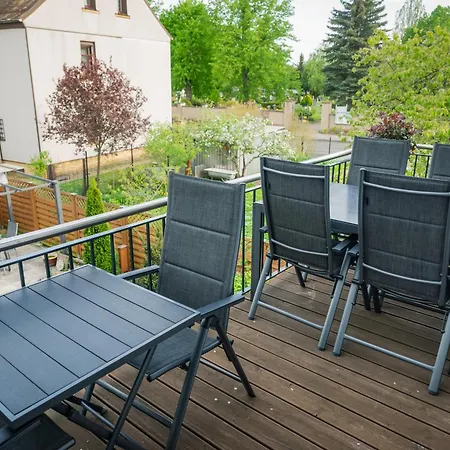 Grosse Ferienwohnung, Klima In Den Schlafzimmern, 3 Zimmer, Balkon & Grosse Kueche - In Seenaehe, Schnell In Der Stadt Διαμέρισμα *