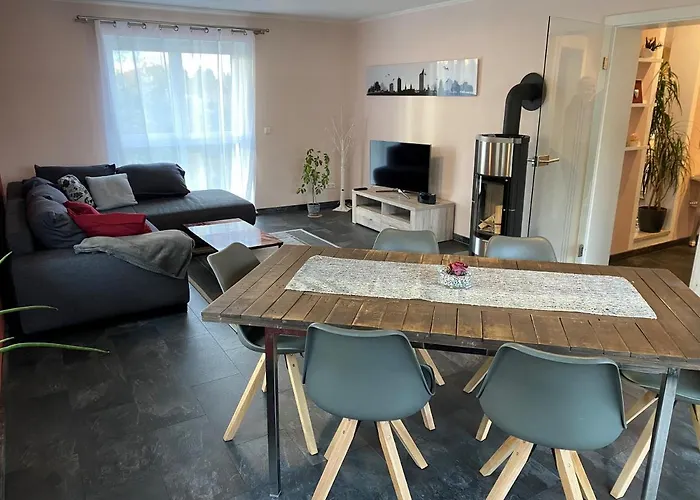 아파트 Grosse Ferienwohnung, Klima In Den Schlafzimmern, 3 Zimmer, Balkon & Grosse Kueche - In Seenaehe, Schnell In Der Stadt 라이프치히