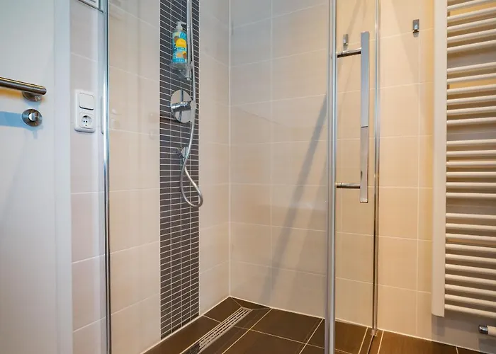Grosse Ferienwohnung, Klima In Den Schlafzimmern, 3 Zimmer, Balkon & Grosse Kueche - In Seenaehe, Schnell In Der Stadt 라이프치히