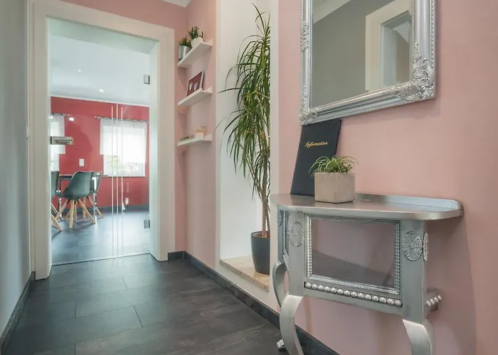 Grosse Ferienwohnung, Klima In Den Schlafzimmern, 3 Zimmer, Balkon & Grosse Kueche - In Seenaehe, Schnell In Der Stadt *