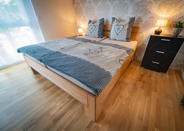Grosse Ferienwohnung, Klima In Den Schlafzimmern, 3 Zimmer, Balkon & Grosse Kueche - In Seenaehe, Schnell In Der Stadt * 라이프치히