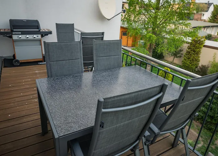 Grosse Ferienwohnung, Klima In Den Schlafzimmern, 3 Zimmer, Balkon & Grosse Kueche - In Seenaehe, Schnell In Der Stadt 아파트