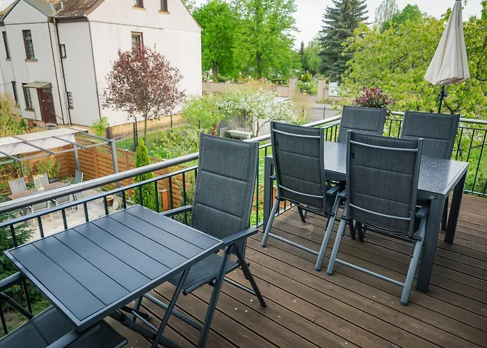 Grosse Ferienwohnung, Klima In Den Schlafzimmern, 3 Zimmer, Balkon & Grosse Kueche - In Seenaehe, Schnell In Der Stadt 아파트 *