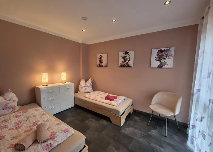 Grosse Ferienwohnung, Klima In Den Schlafzimmern, 3 Zimmer, Balkon & Grosse Kueche - In Seenaehe, Schnell In Der Stadt 아파트 *